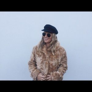 Meet your Posher, Joanie